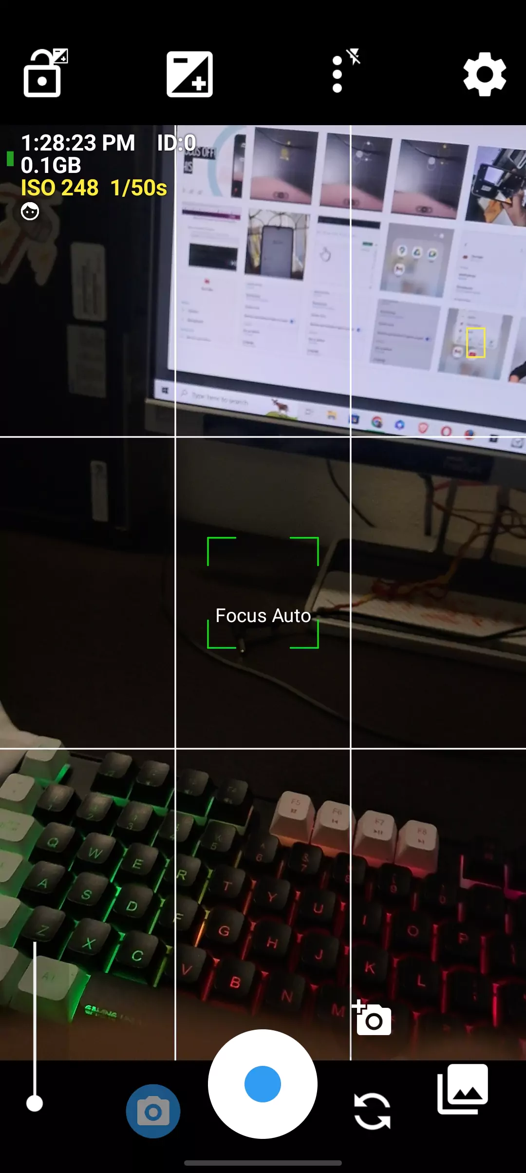 screenshot of the camera app with focus set on the auto